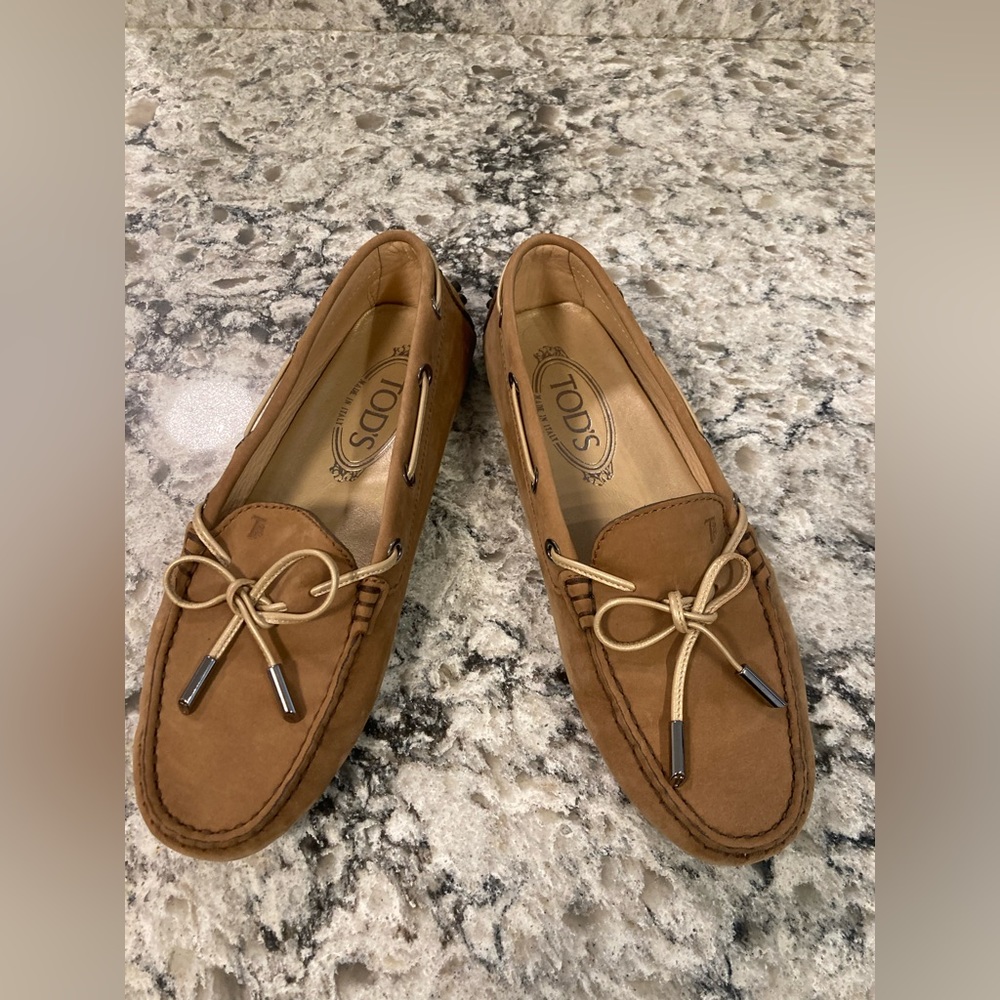 Tod’s heaven tie driving shoes.
